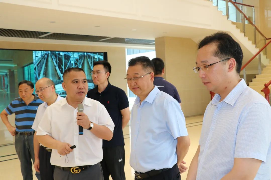 貴州省紀(jì)委省監(jiān)委派駐第十三紀(jì)檢組、省工信廳一行蒞臨皇氏集團(tuán)遵義乳業(yè)調(diào)研
