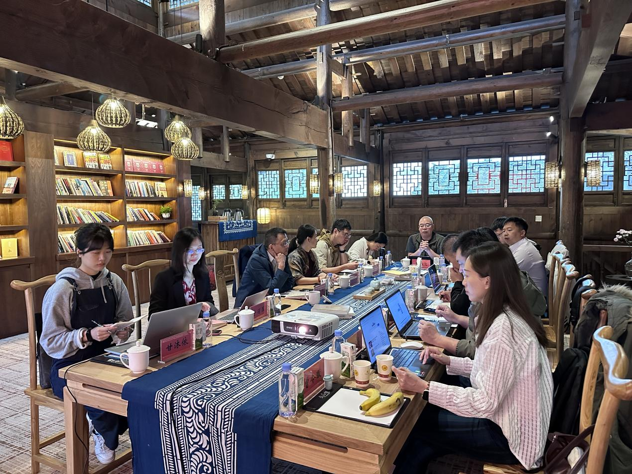 審視、轉(zhuǎn)變、闊步未來丨皇氏乳業(yè)集團(tuán)召開“優(yōu)化西南市場調(diào)整存量投資，加重華東市場打造增長動能”專題戰(zhàn)略研討會