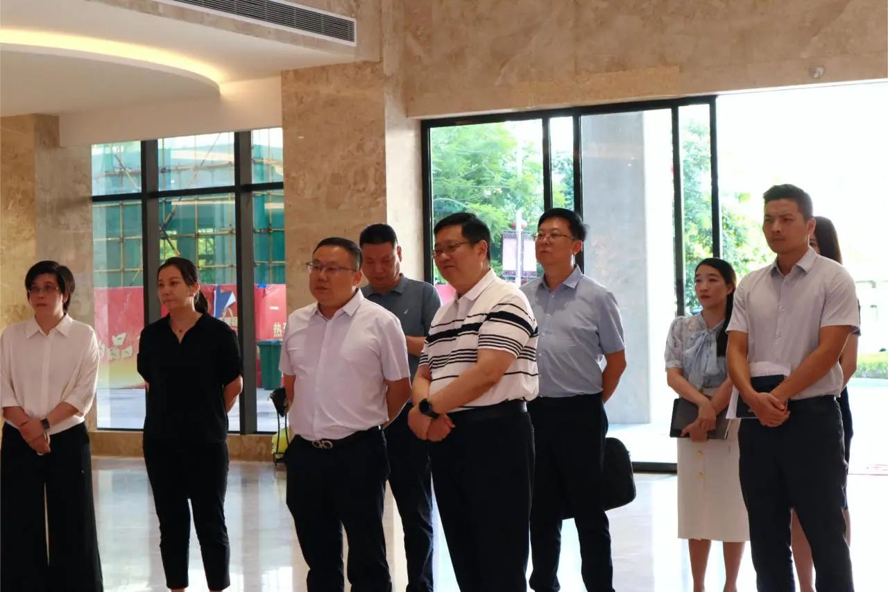 平安銀行南寧分行黨委書記、行長(zhǎng)陳亮蒞臨皇氏集團(tuán)調(diào)研指導(dǎo)